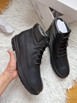 New boots Never worn