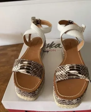 Summer shoes sandals never worn