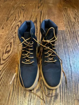 Women’s navy Timberland boots (size 6)