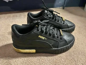 Women’s Puma trainers