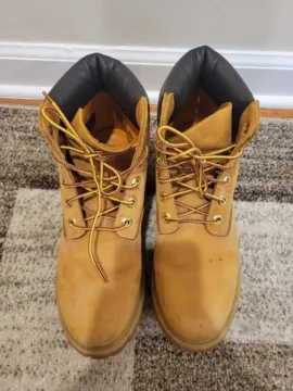 Women's Timberland Size 8M - 6"Premium Waterproof Boots